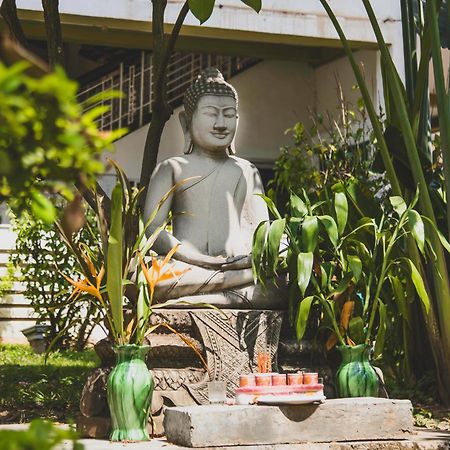 Cambodian Country Club Hotel Phnom-Penh Buitenkant foto