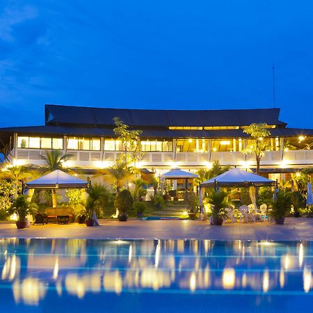 Cambodian Country Club Hotel Phnom-Penh Buitenkant foto