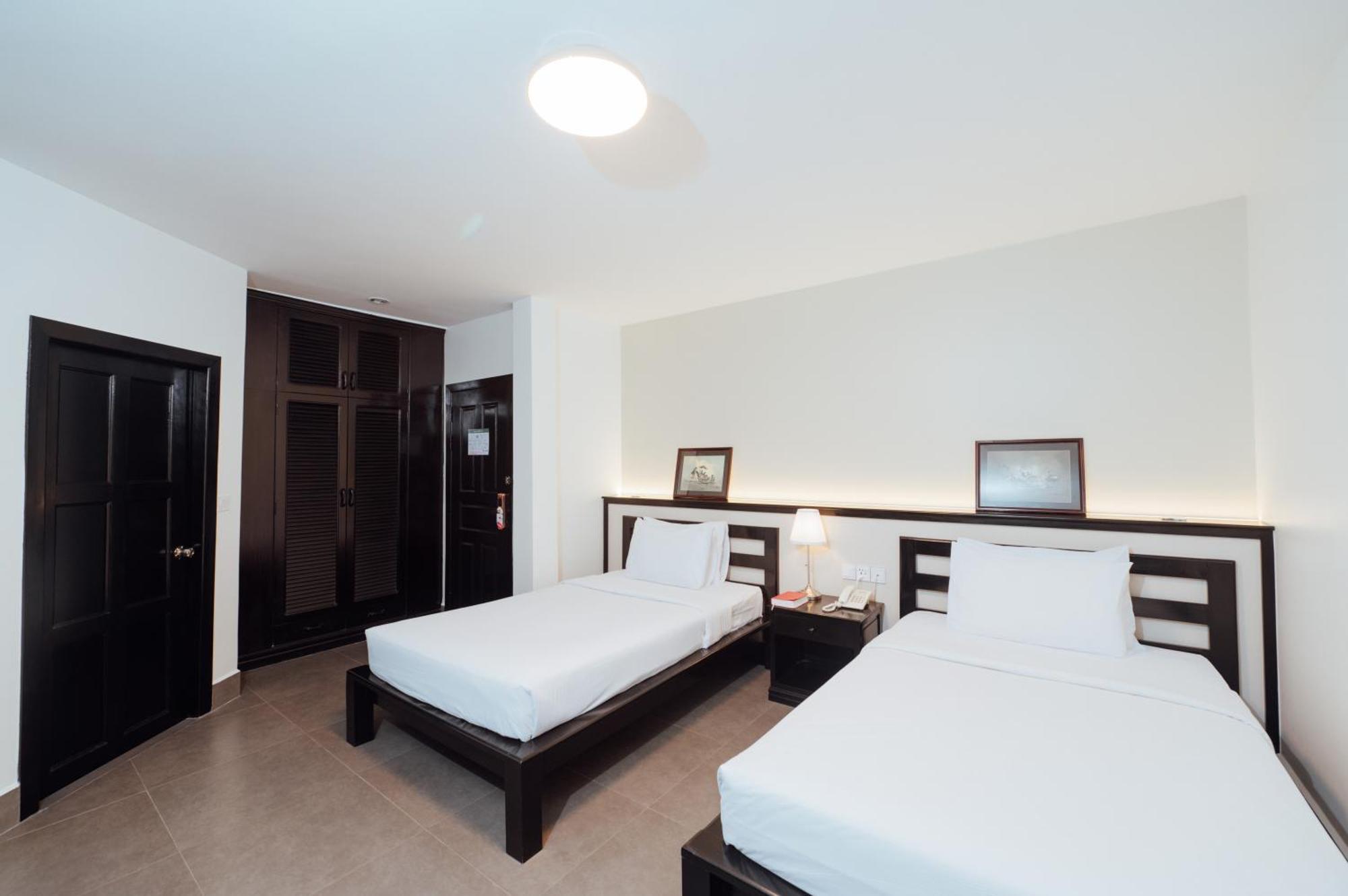 Cambodian Country Club Hotel Phnom-Penh Buitenkant foto