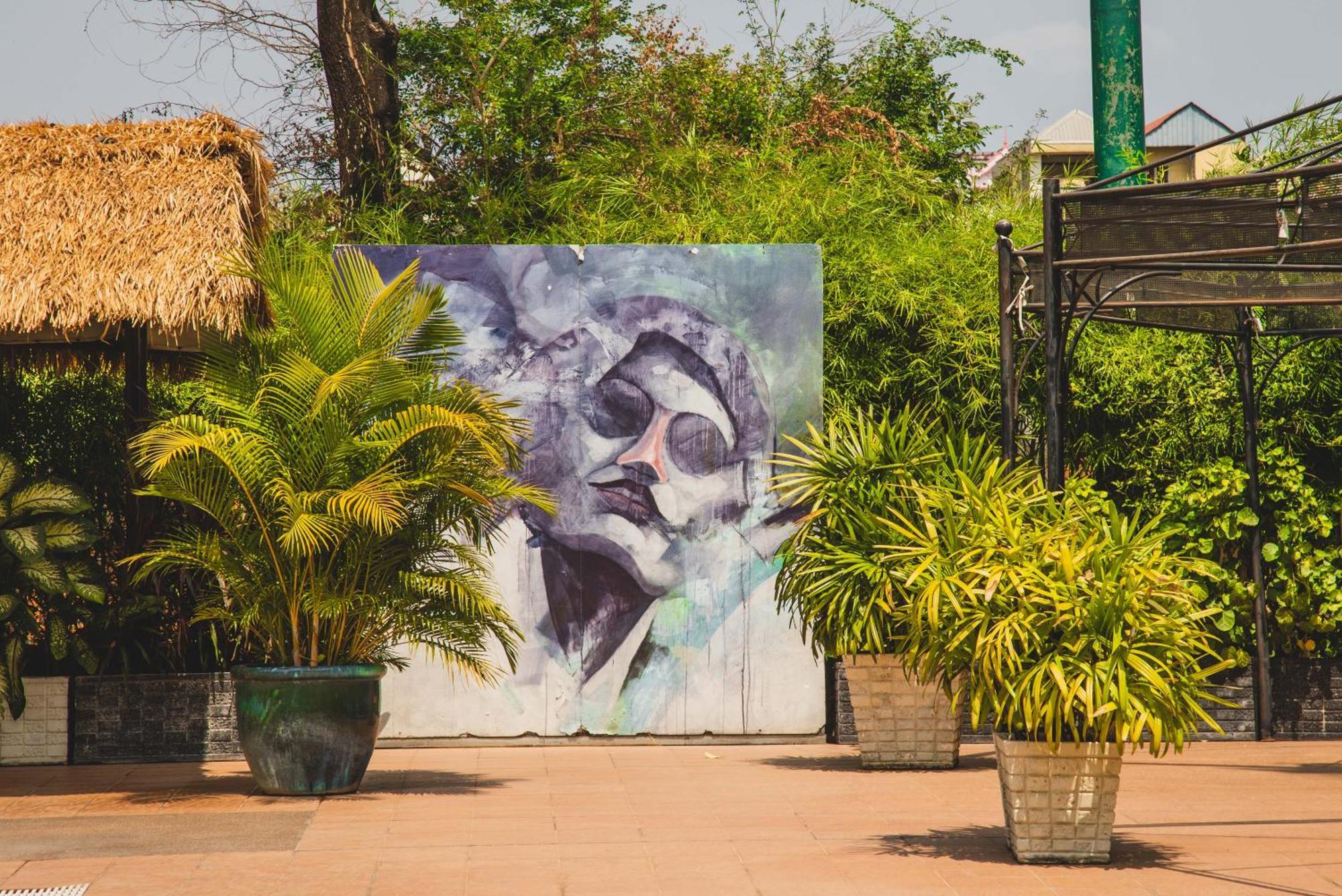 Cambodian Country Club Hotel Phnom-Penh Buitenkant foto