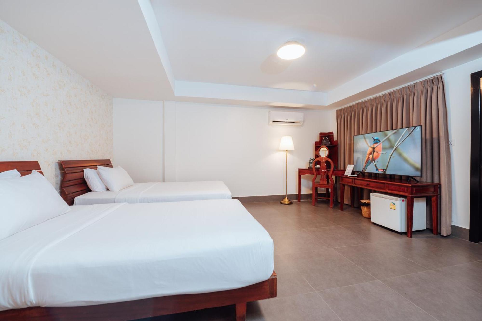 Cambodian Country Club Hotel Phnom-Penh Buitenkant foto