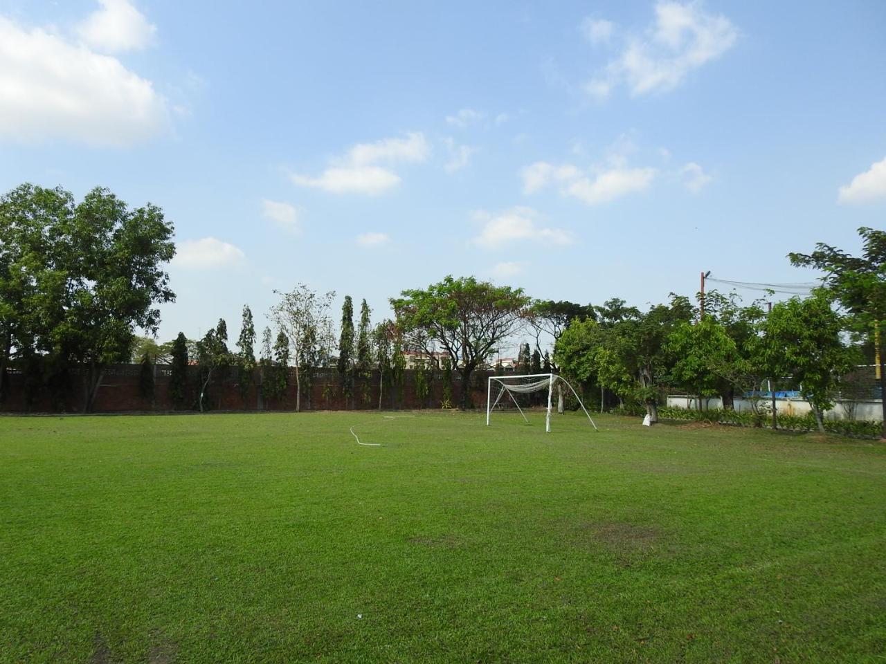 Cambodian Country Club Hotel Phnom-Penh Buitenkant foto