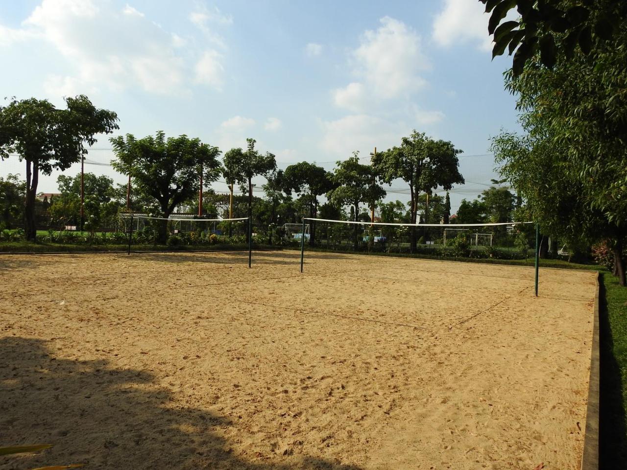 Cambodian Country Club Hotel Phnom-Penh Buitenkant foto