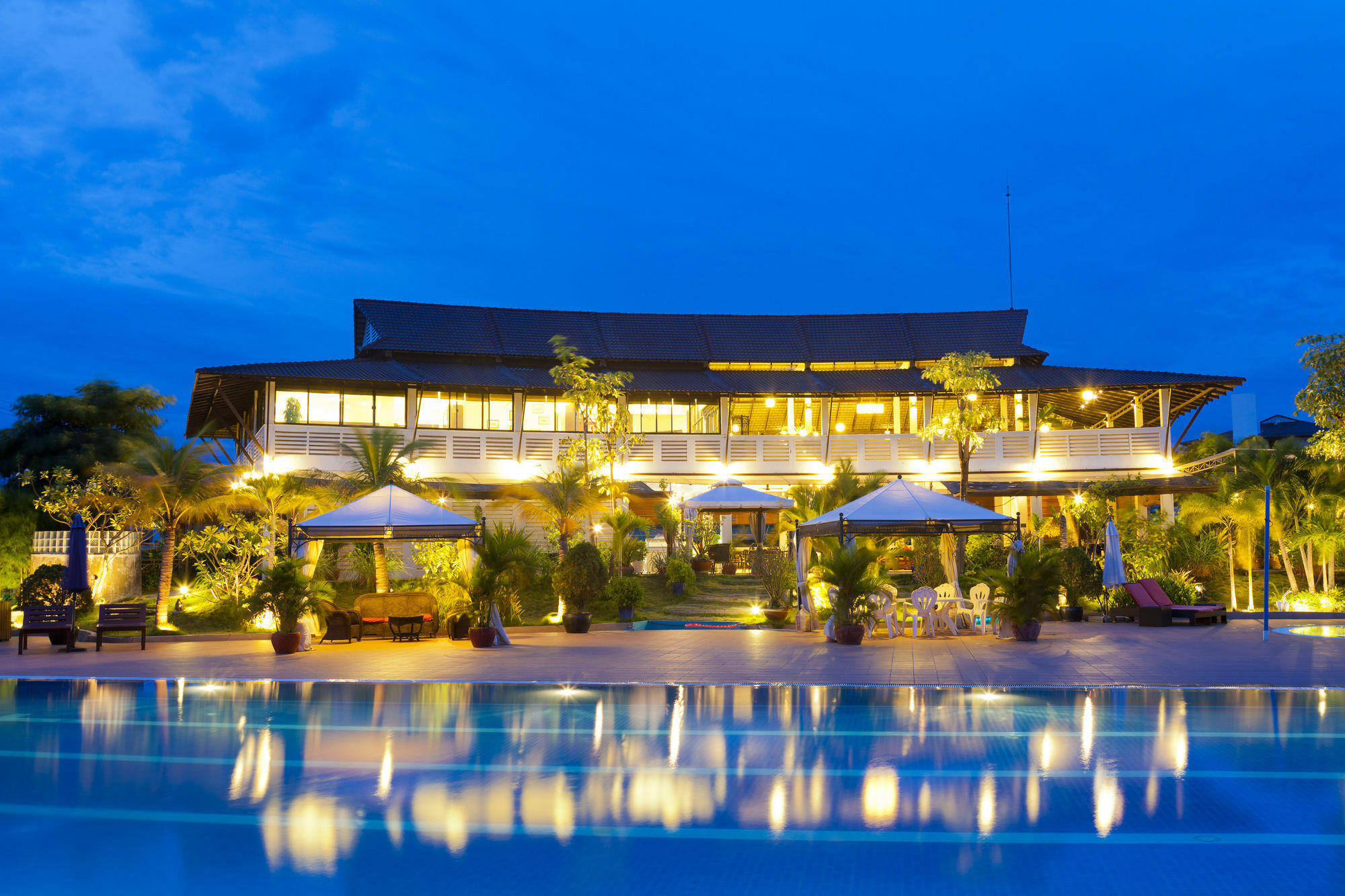 Cambodian Country Club Hotel Phnom-Penh Buitenkant foto